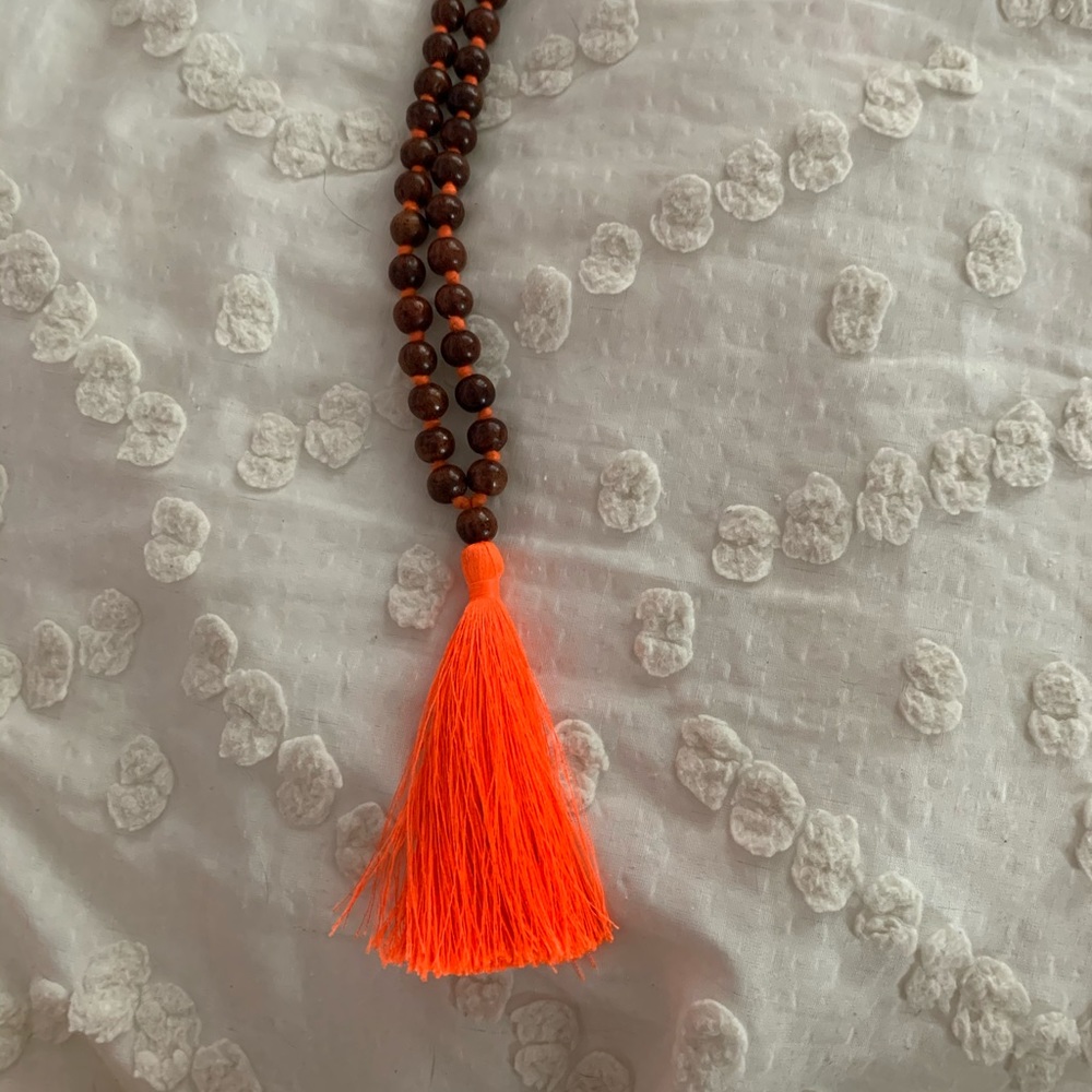 Vineyard vines orange wood necklace